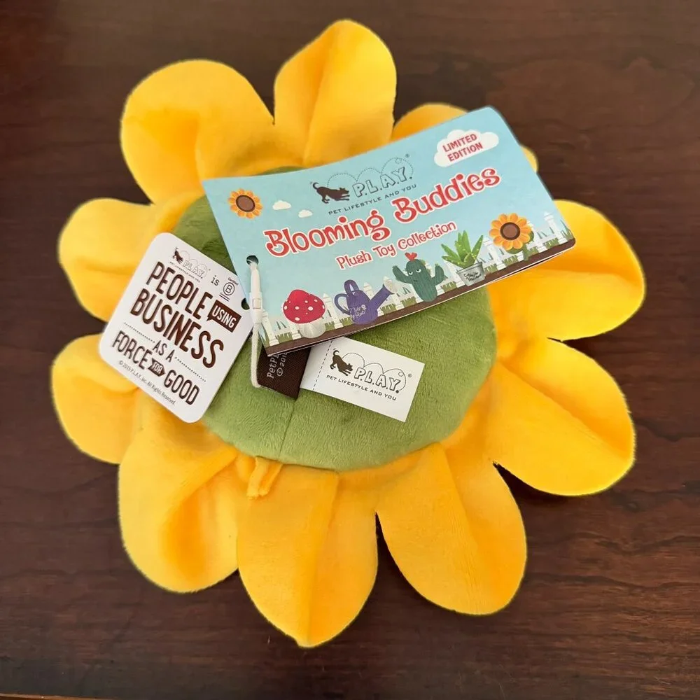 P.L.A.Y. Big‎ Sunflower Plush Dog Toy (BRAND-NEW!)